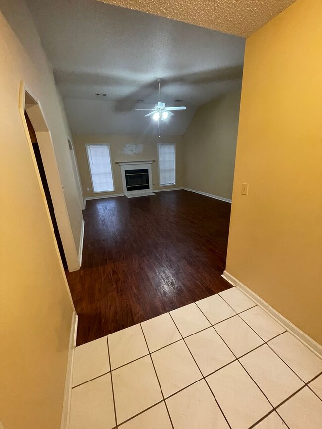 Building Photo - 3207 Canyonview Rd