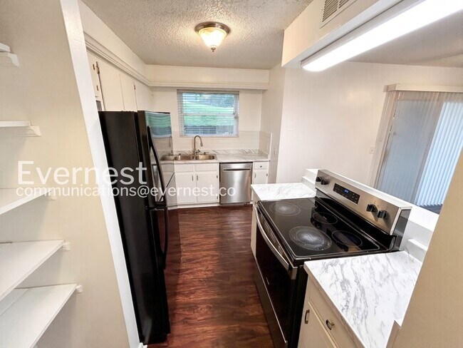 Building Photo - 5510 Country Dr