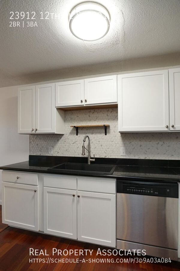 Foto del edificio - Spacious 2 Bedroom 2.5 Bathroom Townhouse ...