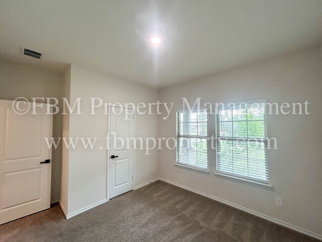 Foto del edificio - 935 Keystone Ct