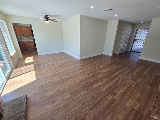 Foto del edificio - 616 Placer Ln