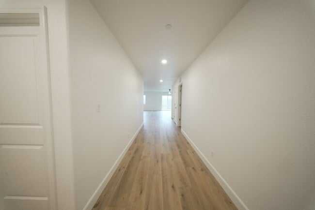 Building Photo - 547 Virginia Ave