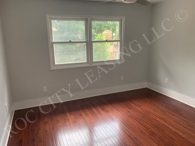 Foto del edificio - 965 Monroe Ave