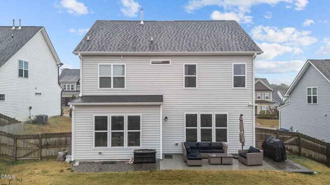 Foto del edificio - 4 Bedroom Home Close to Downtown Wake Forest. Fenced Yard!