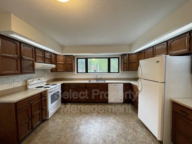 Foto del edificio - 7506 W Jefferson Blvd