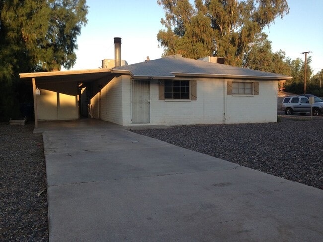 Building Photo - **Bright & Connected 1-Bed in Central Tempe**