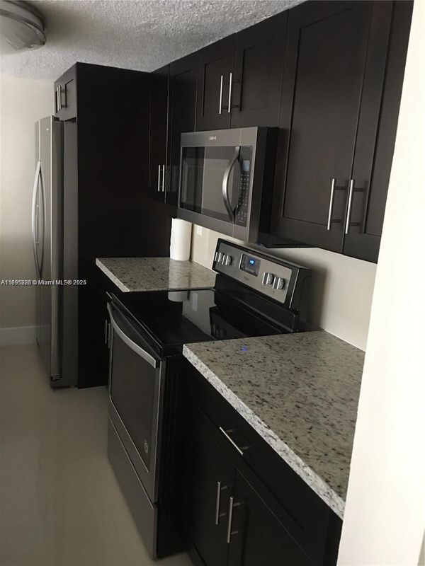 Foto del edificio - 10951 N Lakeview Dr