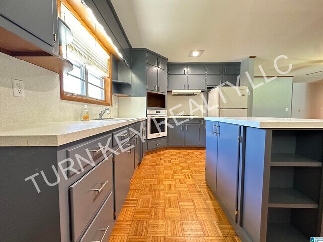 Foto del edificio - 6241 Leslie Dr