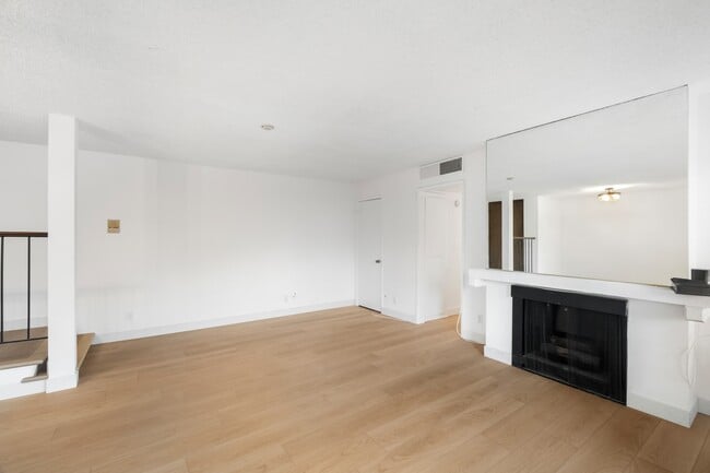Building Photo - 1109 Summertime Ln