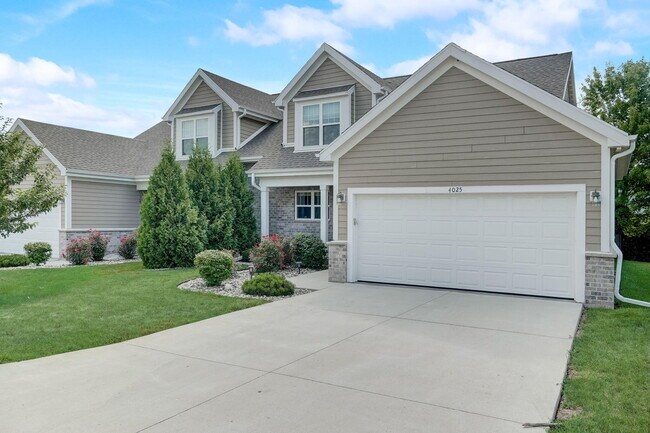 Building Photo - 4025 Wyndham Pointe Cir