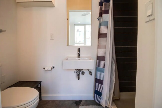 Foto del edificio - Partially Furnished Studio Apartment - Between Downtown Bend and Old Mill!