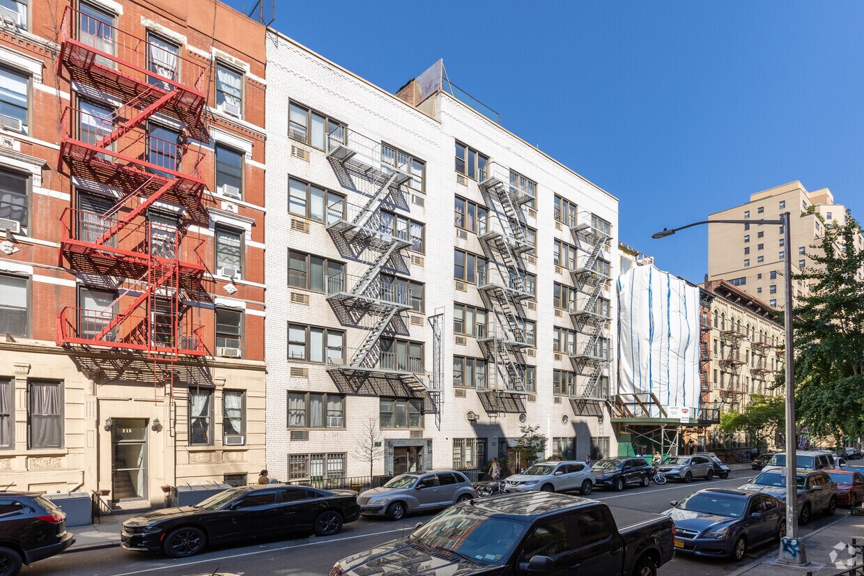 Primary Photo - 219-221 E 25th St
