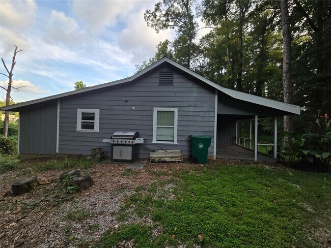 Building Photo - 1105 N Valley Brook Rd
