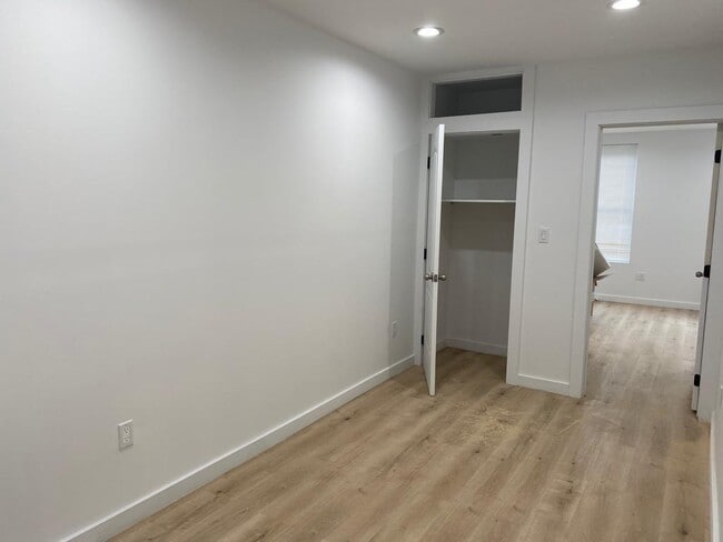 Foto del edificio - 19-15 Linden St