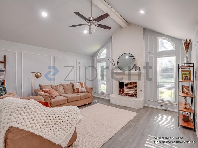 Building Photo - 4211 Meadow Ridge Dr