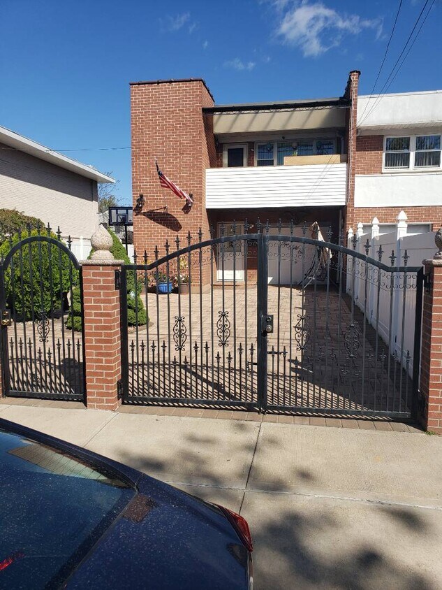 Primary Photo - 251 Jules Dr