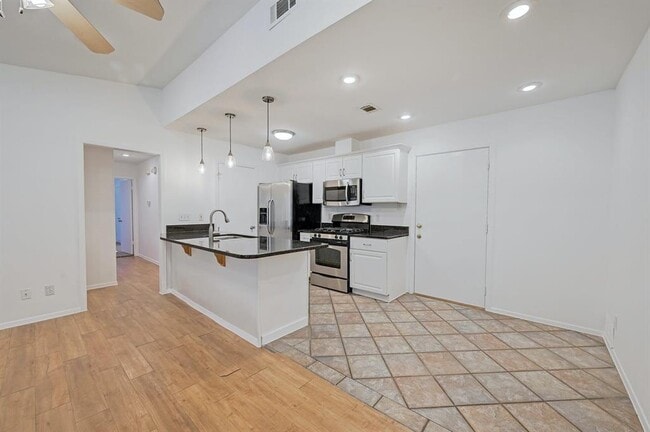 Building Photo - 3207 Eanes Cir