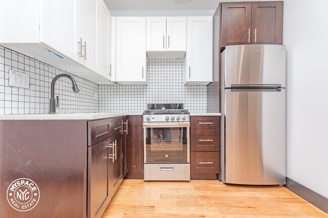 Building Photo - 378 Lewis Ave