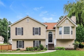 Building Photo - 100 Ivy Glen
