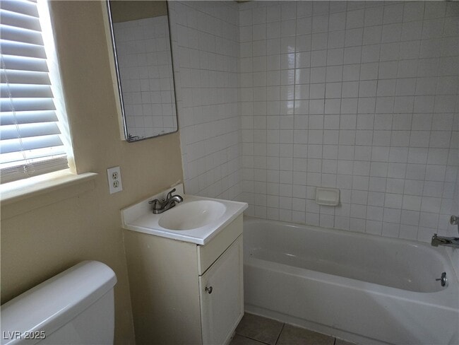 Building Photo - 633 Nevada Way