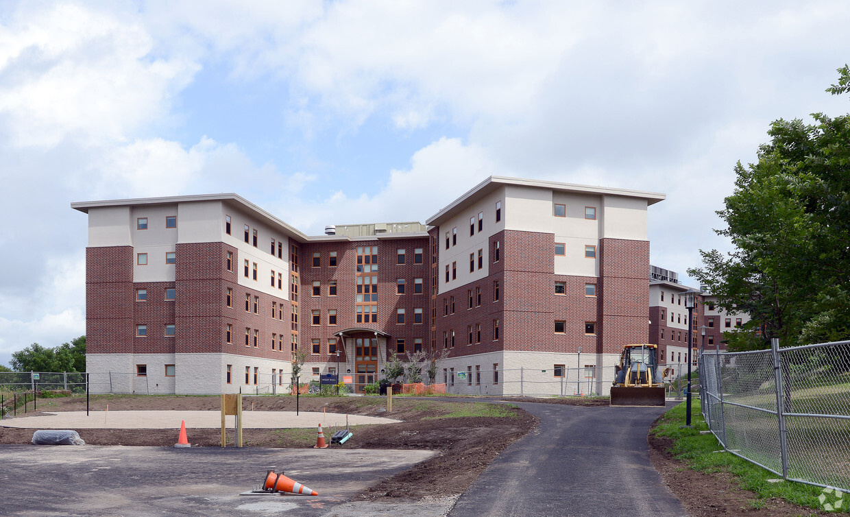 Primary Photo - URI NEW STUDENT HOUSING BLDG A&B