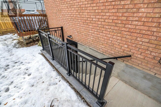 Building Photo - 1052 Moorelands Crescent