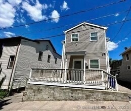 Building Photo - 15 Martin St