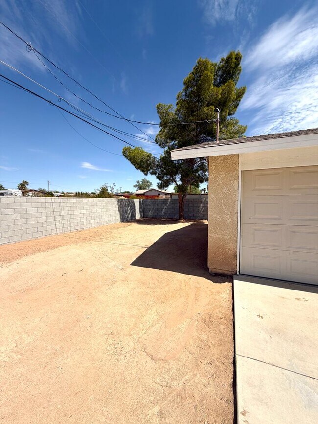 Building Photo - 71768 Buena Vista Dr