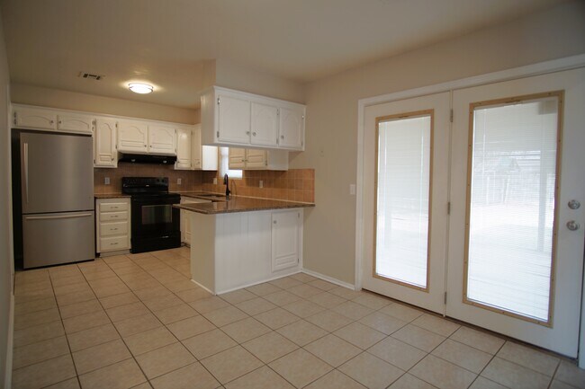 Building Photo - 725 Holly Hill Rd