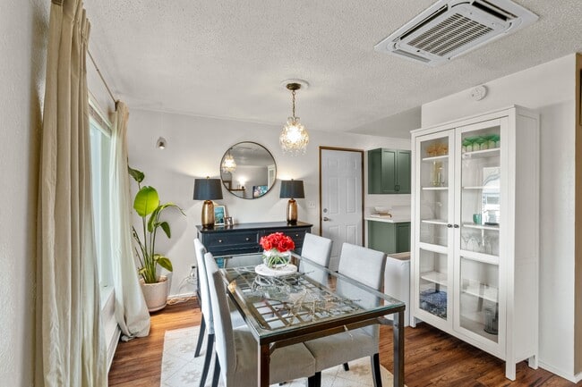 Foto del edificio - 1016 Arnold Ave