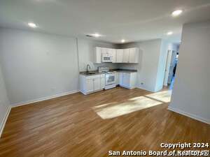 Building Photo - 1628 S Hamilton Ave