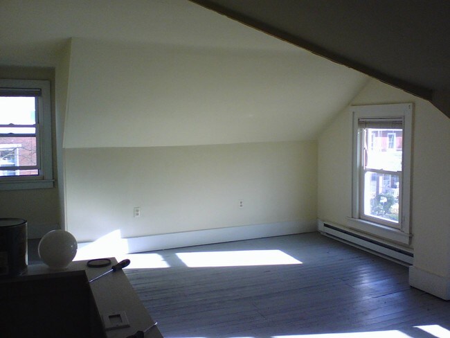 Building Photo - 731 Berwyn Ave