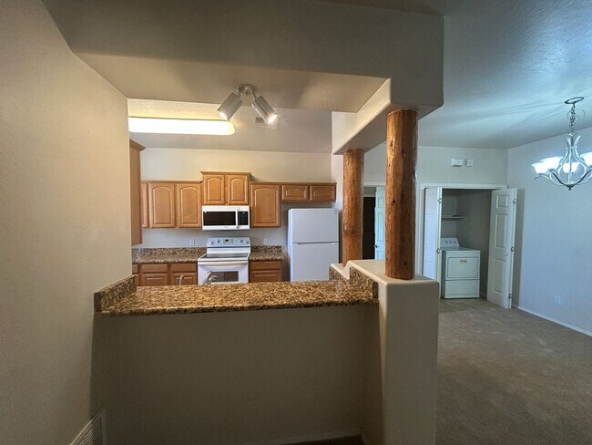 Foto del edificio - 2155 N Grace Blvd