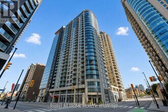Building Photo - 242 Rideau St