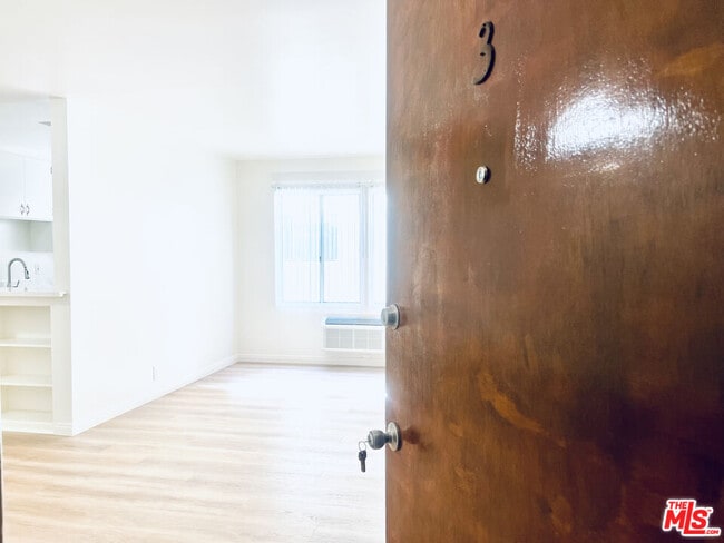 Foto del edificio - 758 N Hudson Ave