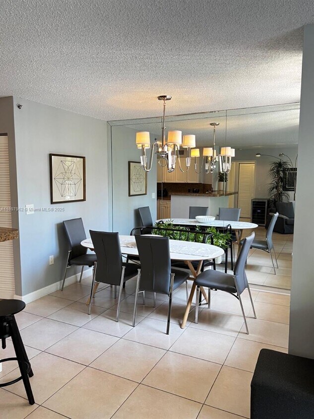 Foto principal - 19501 E Country Club Dr