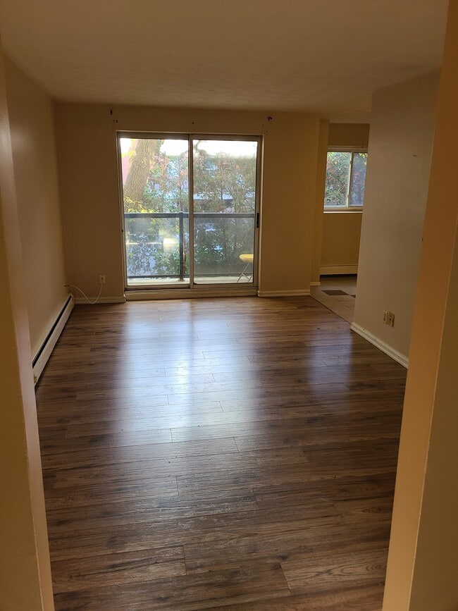 Building Photo - 1 Bedroom | 1 Bathroom | Available August 1