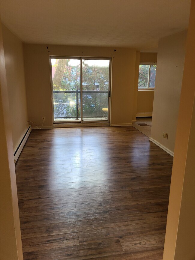 Photo du bâtiment - 1 Bedroom | 1 Bathroom | Available August 1