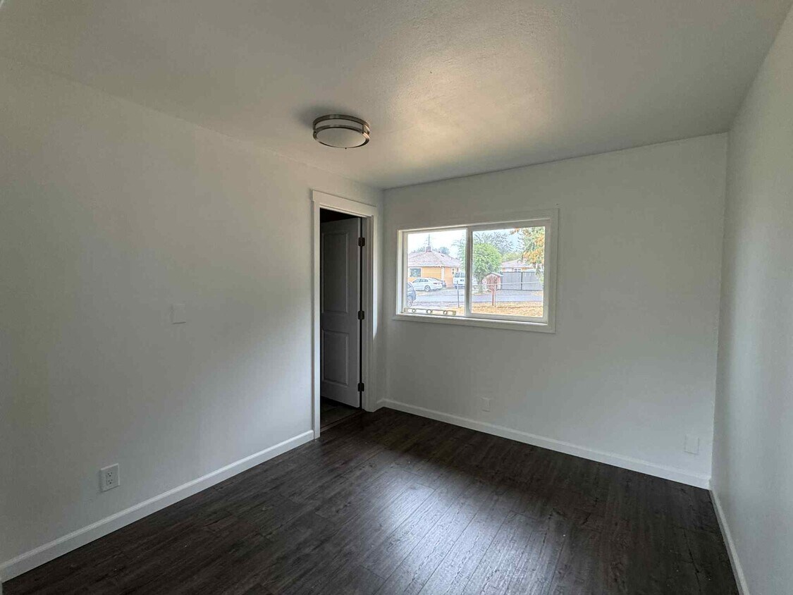 Foto principal - 6147 S 124th St