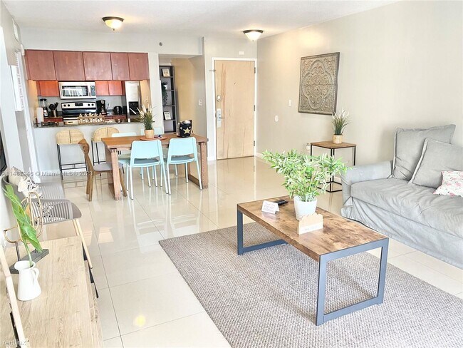 Building Photo - 3 br, 2 bath House - 1200 Brickell Bay Dr ...