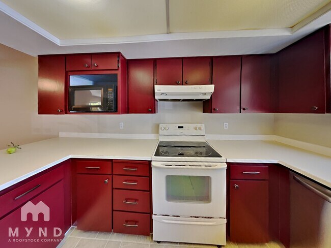 Foto del edificio - 572 Orcas Ave NE