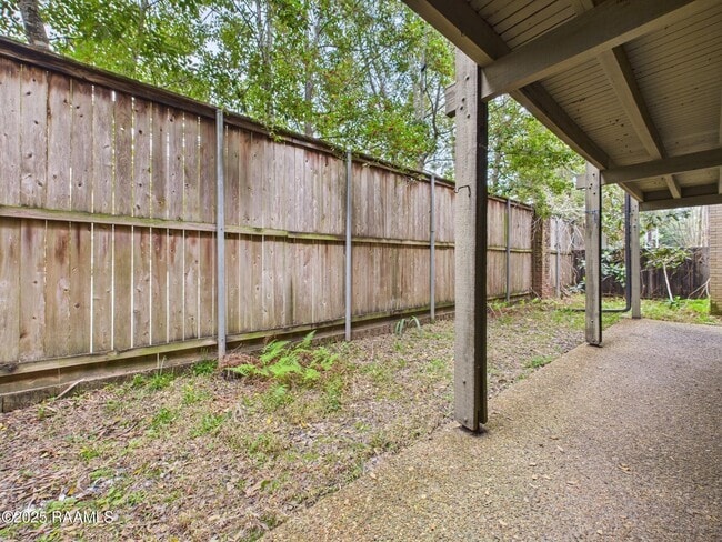 Building Photo - 1008 S College Rd
