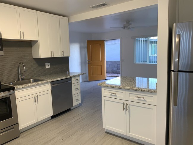 Foto del edificio - 7102 E Oak St