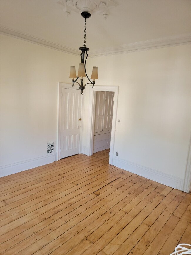 Building Photo - 132 Grand Street, Unit Second Floor