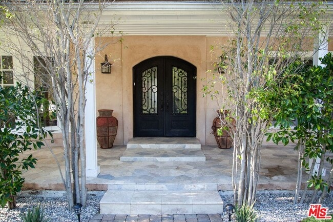 Building Photo - 2745 Outpost Dr