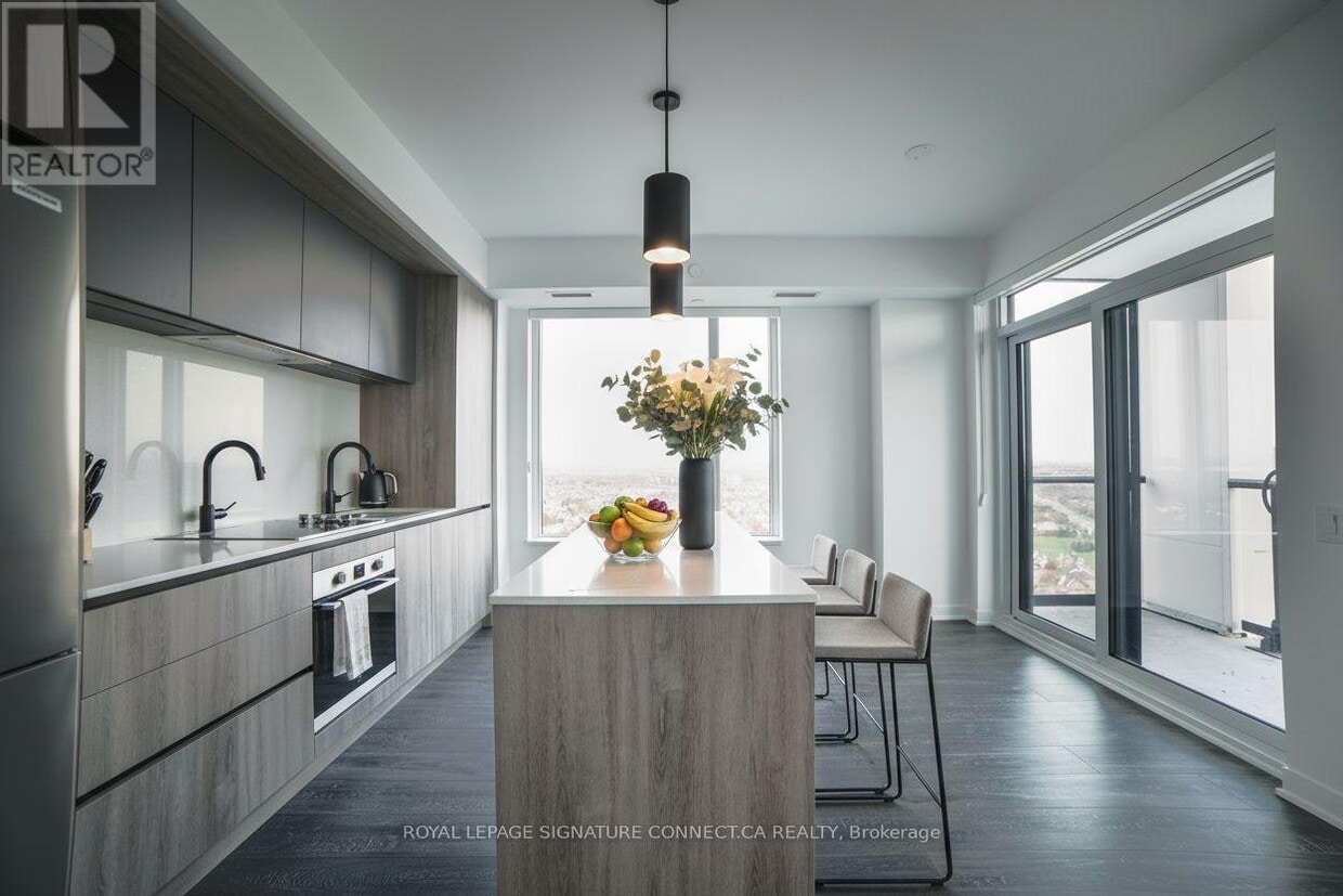 Photo principale - 2495 Eglinton Ave W