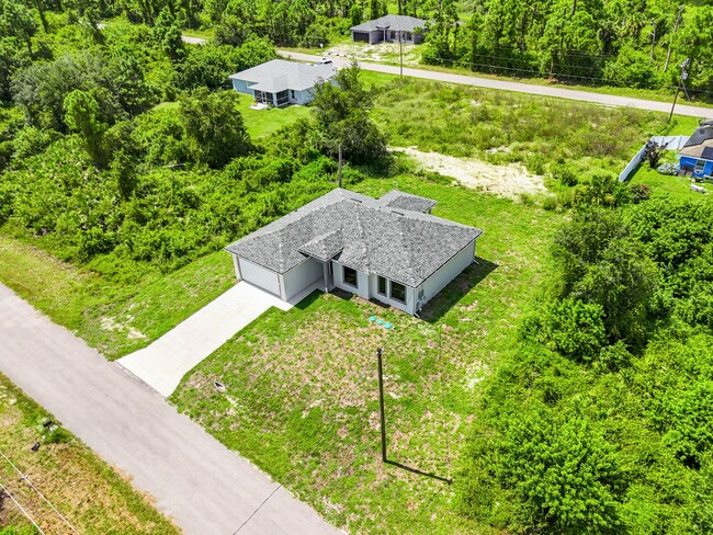 Building Photo - 556 Sherwood Ave S