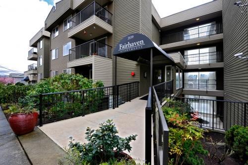 Building Photo - 1 bedroom in Seattle WA 98107