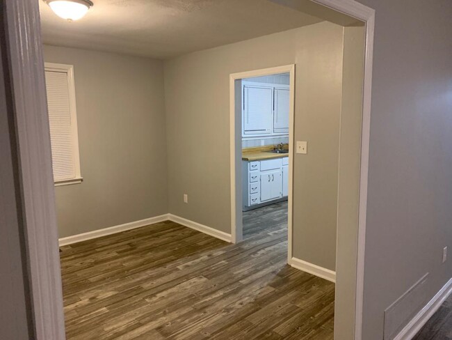 Building Photo - 216 Glenn Stovall Dr