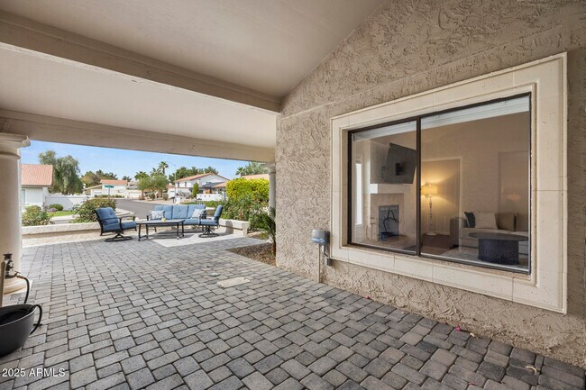 Foto del edificio - 8649 N Willowrain Ct